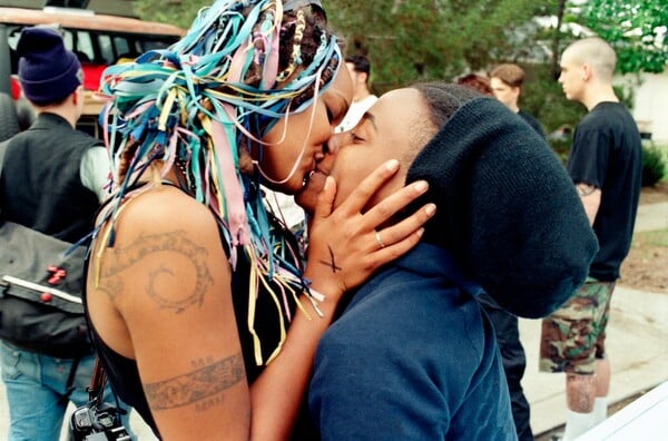  Αν δεν μπορείς να μας νικήσεις, θα μας κοιτάς/ από τον Πάνο Μιχαήλ