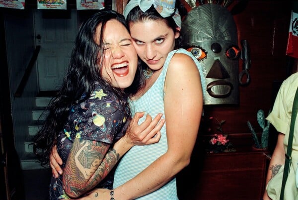  Αν δεν μπορείς να μας νικήσεις, θα μας κοιτάς/ από τον Πάνο Μιχαήλ