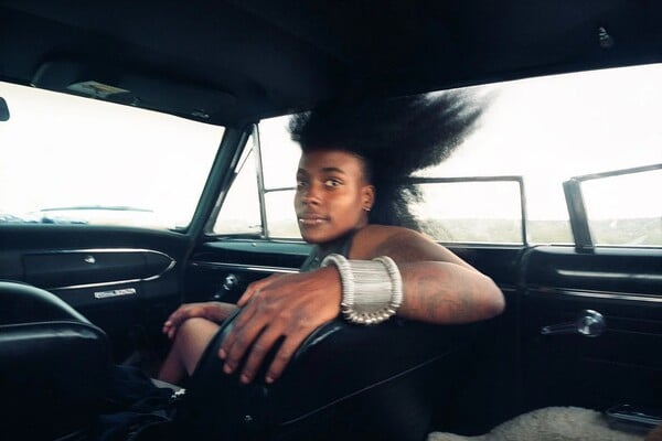  Αν δεν μπορείς να μας νικήσεις, θα μας κοιτάς/ από τον Πάνο Μιχαήλ