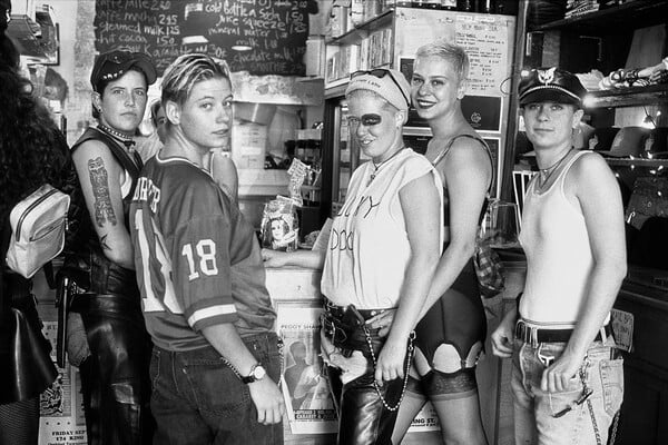  Αν δεν μπορείς να μας νικήσεις, θα μας κοιτάς/ από τον Πάνο Μιχαήλ