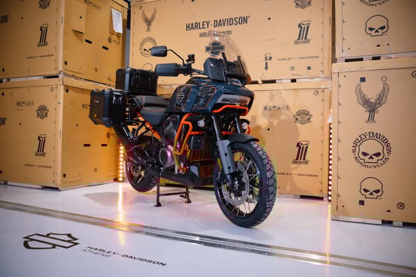 Η Harley Davidson γιόρτασε τα εγκαίνια του νέου καταστήματος με ένα εντυπωσιακό opening