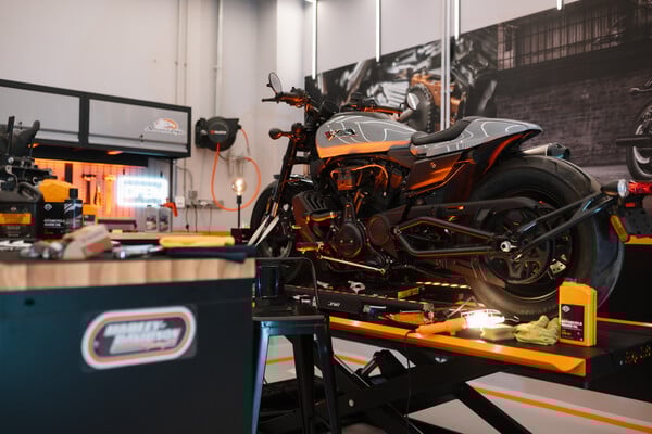 Η Harley Davidson γιόρτασε τα εγκαίνια του νέου καταστήματος με ένα εντυπωσιακό opening