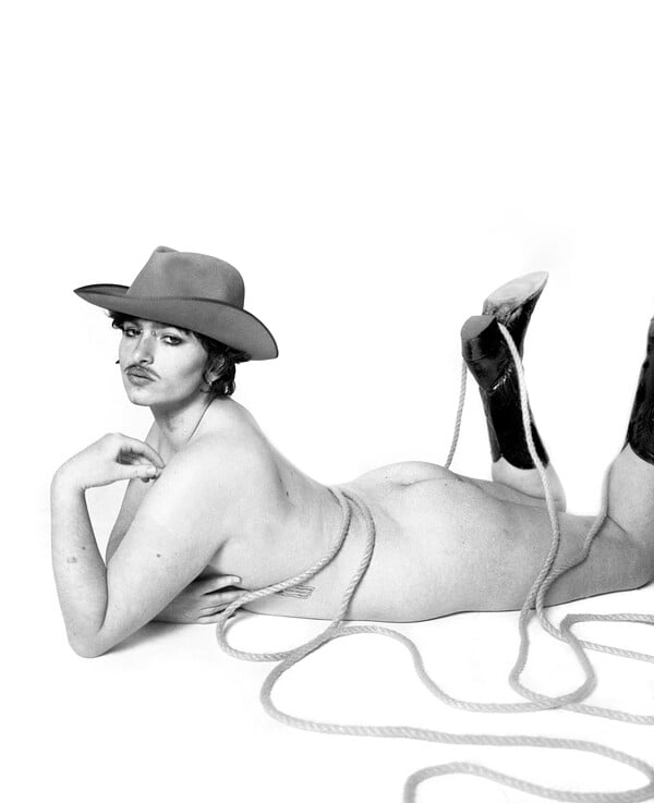  Αν δεν μπορείς να μας νικήσεις, θα μας κοιτάς/ από τον Πάνο Μιχαήλ