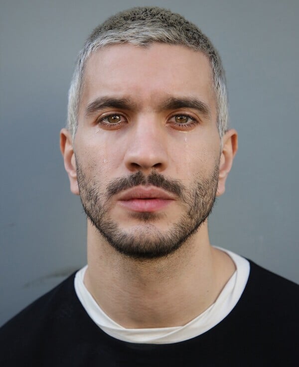  Αν δεν μπορείς να μας νικήσεις, θα μας κοιτάς/ από τον Πάνο Μιχαήλ