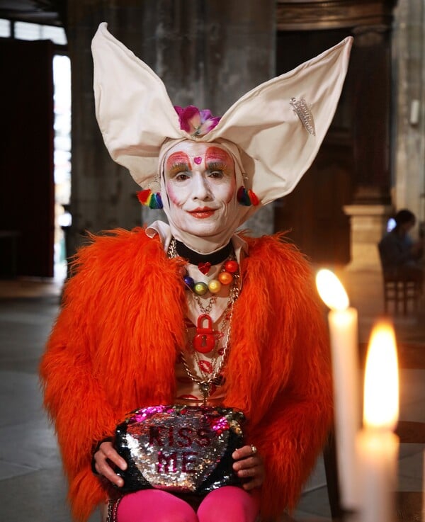  Αν δεν μπορείς να μας νικήσεις, θα μας κοιτάς/ από τον Πάνο Μιχαήλ