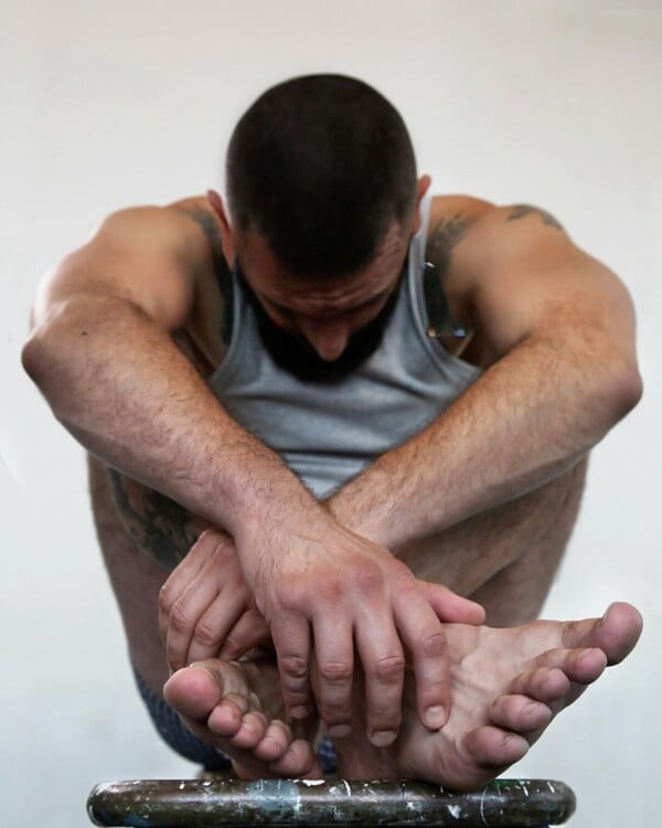  Αν δεν μπορείς να μας νικήσεις, θα μας κοιτάς/ από τον Πάνο Μιχαήλ