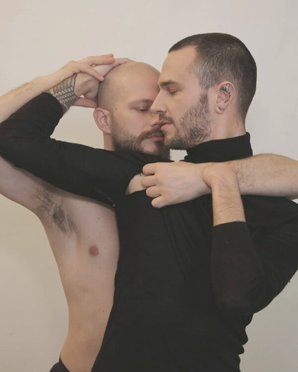  Αν δεν μπορείς να μας νικήσεις, θα μας κοιτάς/ από τον Πάνο Μιχαήλ