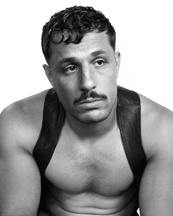  Αν δεν μπορείς να μας νικήσεις, θα μας κοιτάς/ από τον Πάνο Μιχαήλ