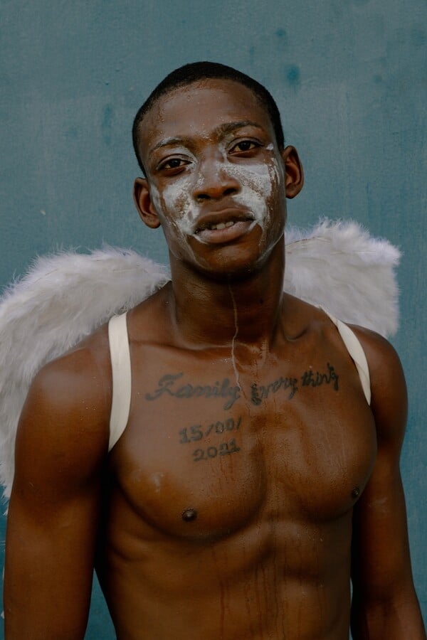  Αν δεν μπορείς να μας νικήσεις, θα μας κοιτάς/ από τον Πάνο Μιχαήλ