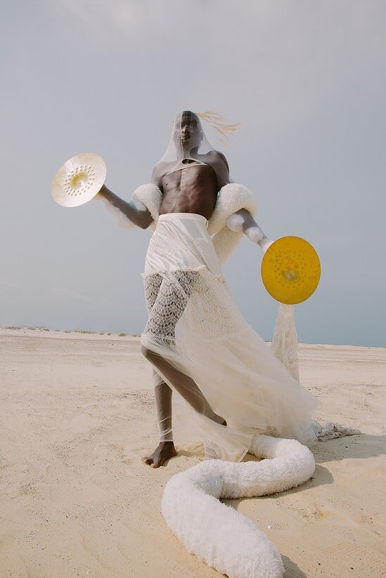  Αν δεν μπορείς να μας νικήσεις, θα μας κοιτάς/ από τον Πάνο Μιχαήλ