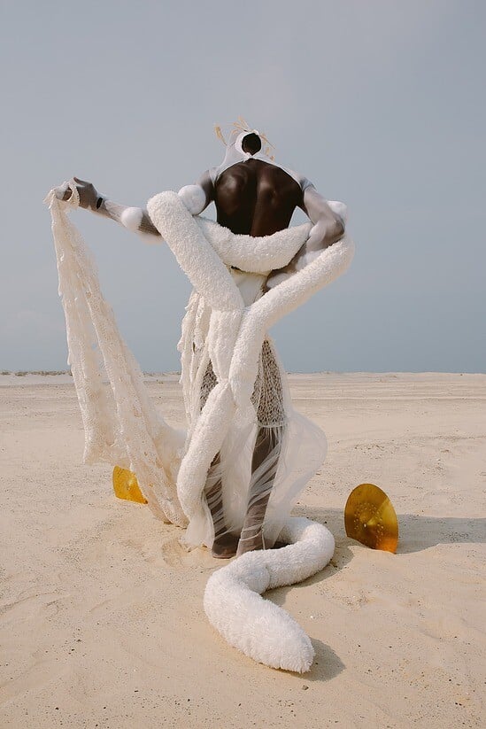  Αν δεν μπορείς να μας νικήσεις, θα μας κοιτάς/ από τον Πάνο Μιχαήλ