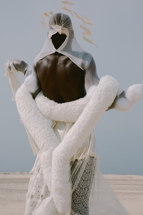  Αν δεν μπορείς να μας νικήσεις, θα μας κοιτάς/ από τον Πάνο Μιχαήλ