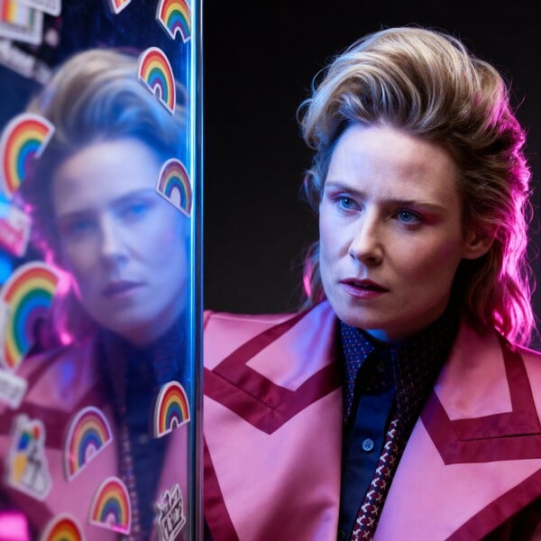  Αν δεν μπορείς να μας νικήσεις, θα μας κοιτάς/ από τον Πάνο Μιχαήλ