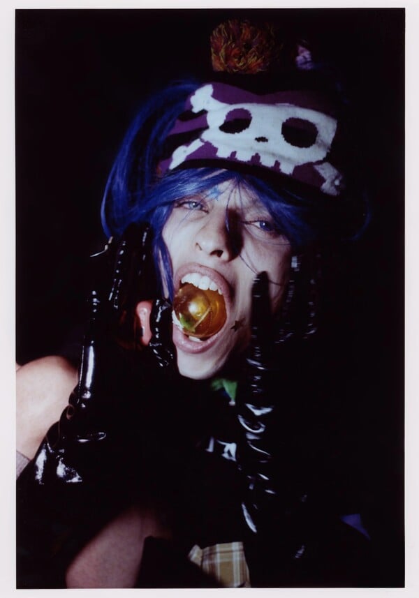  Αν δεν μπορείς να μας νικήσεις, θα μας κοιτάς/ από τον Πάνο Μιχαήλ