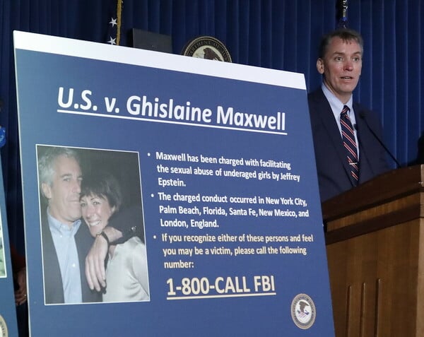 «Ο Τραμπ ήξερε για τα κορίτσια»: Nέα emails του Έπσταϊν εκθέτουν τον Τραμπ