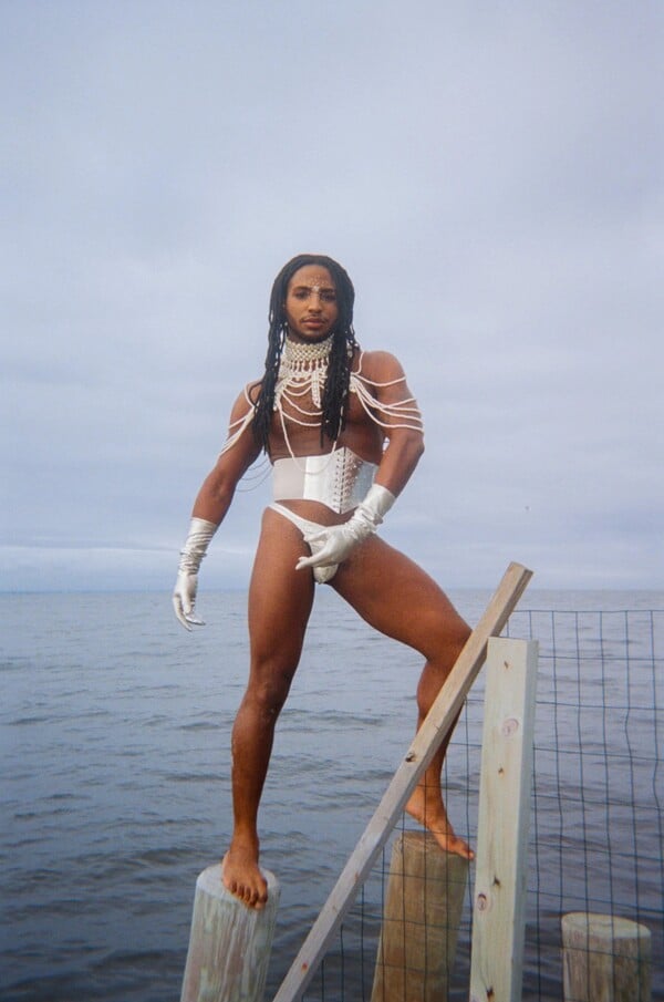  Αν δεν μπορείς να μας νικήσεις, θα μας κοιτάς/ από τον Πάνο Μιχαήλ