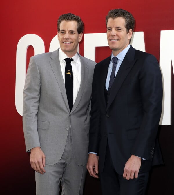 Η «λίστα των φίλων»: Ποιοι χρηματοδοτούν την πολυτελή αίθουσα του Τραμπ στον Λευκό Οίκο