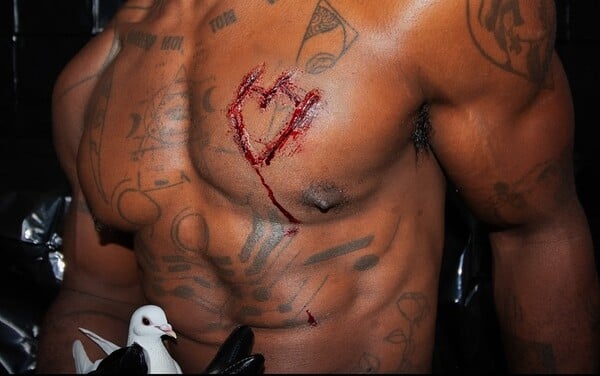  Αν δεν μπορείς να μας νικήσεις, θα μας κοιτάς/ από τον Πάνο Μιχαήλ