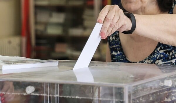 Νέα δημοσκόπηση Opinion Poll: Προβάδισμα 16,5 μονάδων για τη ΝΔ στην εκτίμηση ψήφου - Υψηλό ποσοστό αναποφάσιστων