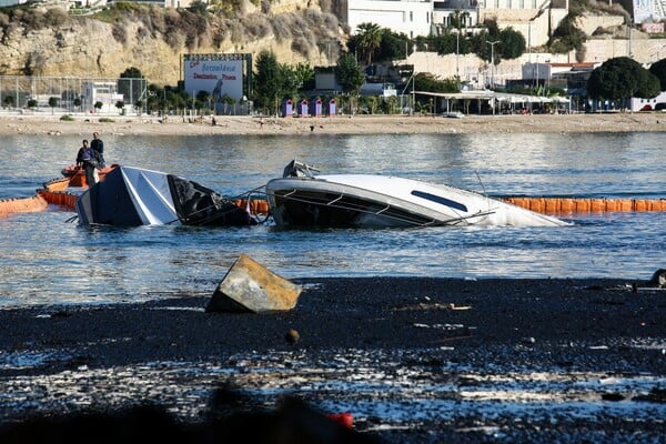 Φωτιά στη Μαρίνα Ζέας: Βυθίστηκαν τρία σκάφη - Πού εκδηλώθηκε η πυρκαγιά
