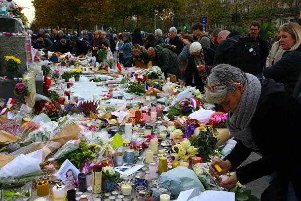 10 χρόνια μετά το Μπατακλάν: Η Γαλλία δεν ξεχνά τα θύματα της τρομοκρατικής επίθεσης