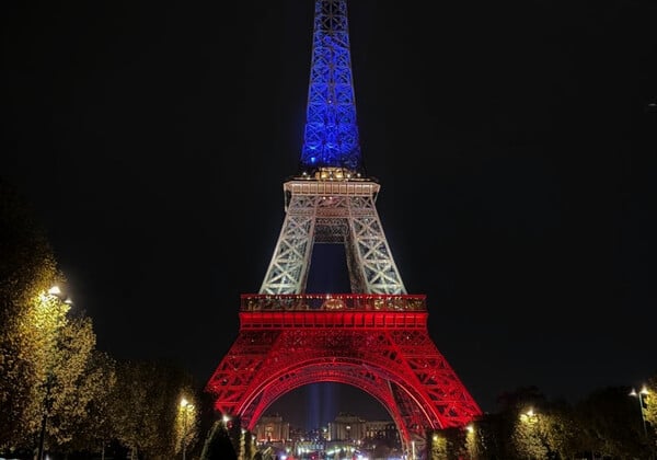 10 χρόνια μετά το Μπατακλάν: Η Γαλλία δεν ξεχνά τα θύματα της τρομοκρατικής επίθεσης