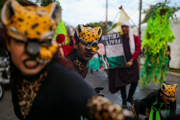 «Περιμένουμε καρτερικά και αποσβολωμένοι την επόμενη καταστροφή»