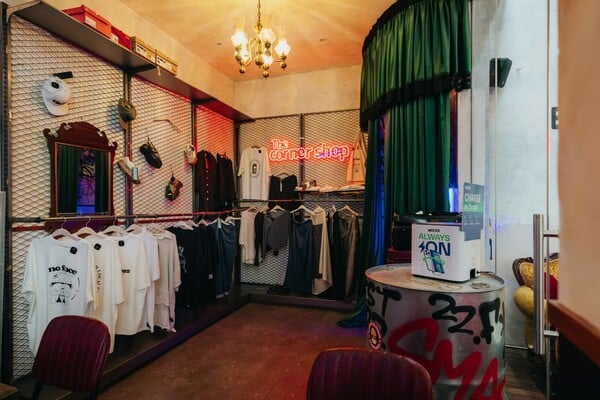 Στο F* Smashing για burgers με crispy μπιφτέκια, sando και buffalo wings με ασιατικό twist