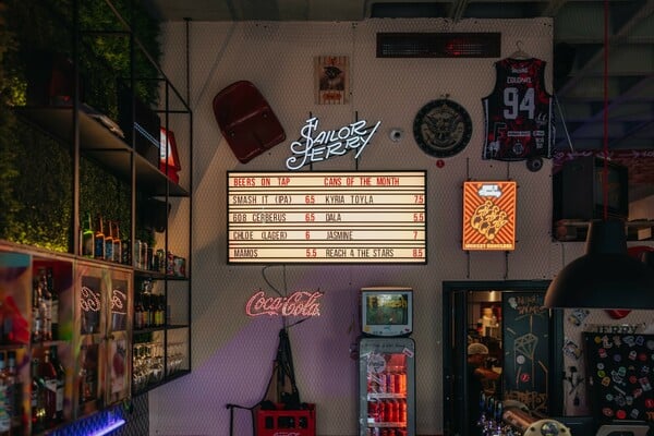 Στο F* Smashing για burgers με crispy μπιφτέκια, sando και buffalo wings με ασιατικό twist