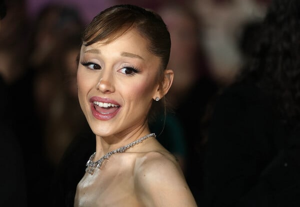 Αριάνα Γκράντε: Στη δικαιοσύνη ο άνδρας που όρμησε πάνω της στη Σιγκαπούρη