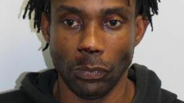 Καταδίκη 13 μηνών για τον άνδρα που άρπαξε διάσημο έργο του Banksy από γκαλερί