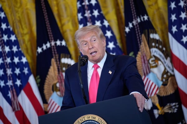 ΗΠΑ: Πρώην σύμμαχος του Τραμπ ισχυρίζεται πως δέχεται απειλές για τη ζωή της που ενθαρρύνονται από τον ίδιο 