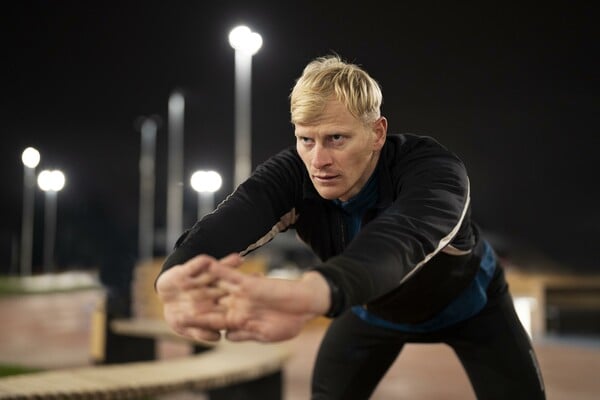 Μπορεί η βραδινή άσκηση να χαλάσει τον ύπνο; Τι δείχνουν οι νέες έρευνες