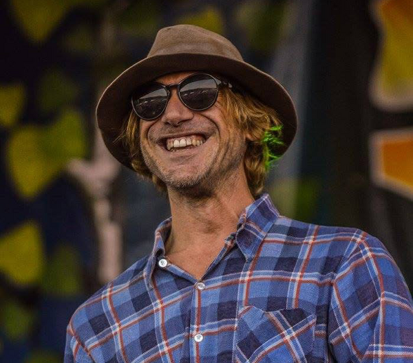 Πέθανε στα 59 του ο Τοντ Σνάιντερ, μια από τις πιο ιδιαίτερες φωνές της αμερικανικής folk