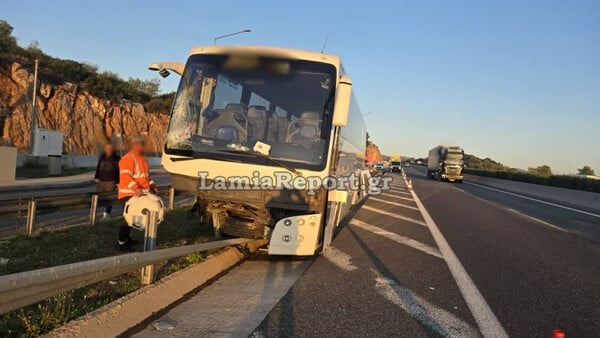 Λαμία: Τουριστικό λεωφορείο έπεσε στις μπάρες στην εθνική οδό - Έξι τραυματίες