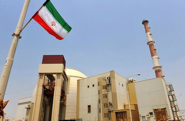 Το Ιράν λέει ότι οι ΗΠΑ δεν είναι έτοιμες για «ισότιμες και δίκαιες» συνομιλίες για το πυρηνικό πρόγραμμα 