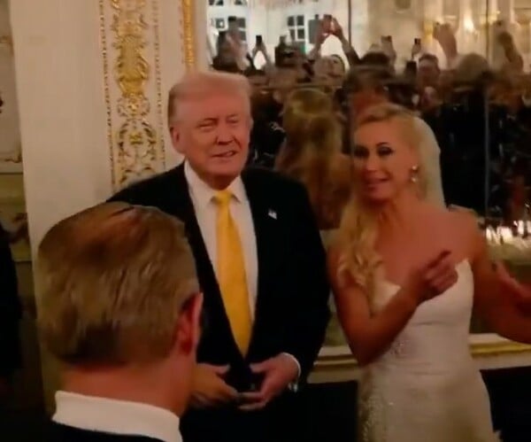 Ο Τραμπ πήγε ακάλεστος σε γάμο και άρχισε να μιλά για τον Παράδεισο 