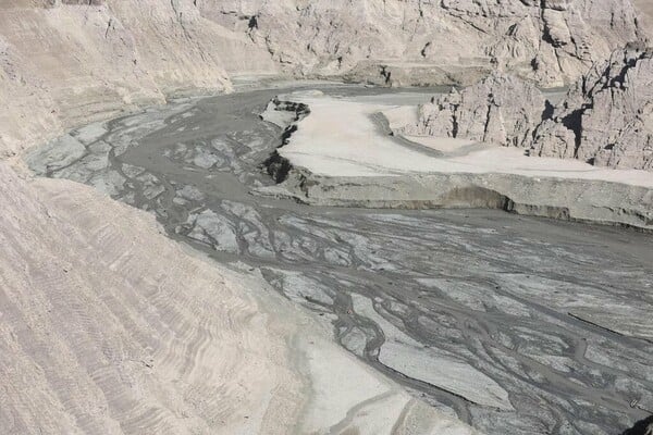 Το Ιράν ξεκινά τεχνητή σπορά νεφών για να προκαλέσει βροχή εν μέσω ιστορικής ξηρασίας