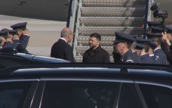 Βολοντίμιρ Ζελένσκι: Ο πρόεδρος της Ουκρανίας έφτασε την Αθήνα