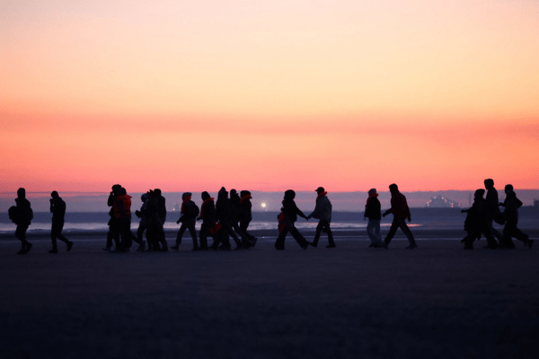 H Βρετανία σκληραίνει τη γραμμή: Προσωρινοί όλοι οι πρόσφυγες – 20 χρόνια για μόνιμη εγκατάσταση