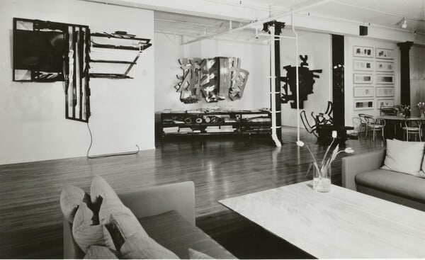 Τα έργα της Χρύσας δεν φοβούνται τον χώρο και τον χρόνο