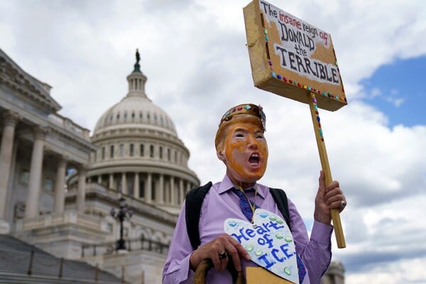 ΦΑΚΕΛΟΙ ΕΠΣΤΑΙΝ ΝΤΟΝΑΛΝΤ ΤΡΑΜΠ ΒΟΥΛΗ ΤΩΝ ΑΝΤΙΠΡΟΣΩΠΩΝ
