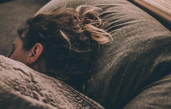 «Σταματήστε να παίρνετε μελατονίνη για τον ύπνο», προειδοποιούν οι ειδικοί