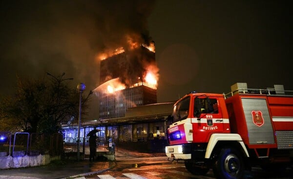 Τεράστια πυρκαγιά κατέστρεψε εμβληματικό ουρανοξύστη στο Ζάγκρεμπ