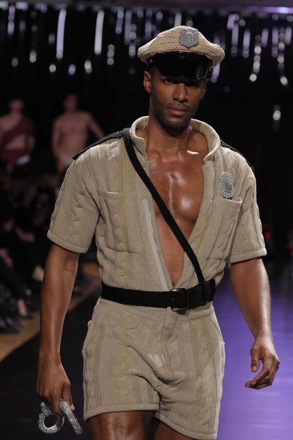 Κοντά στην άγρια καρδιά αυτού του κόσμου/ από τον Πάνο Μιχαήλ