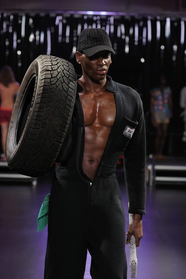 Κοντά στην άγρια καρδιά αυτού του κόσμου/ από τον Πάνο Μιχαήλ