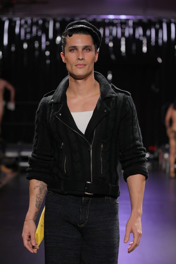 Κοντά στην άγρια καρδιά αυτού του κόσμου/ από τον Πάνο Μιχαήλ