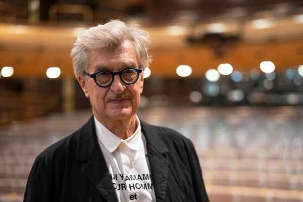 Βιμ Βέντερς: «Είμαι αισιόδοξος για το σινεμά, ο κόσμος σιχάθηκε το streaming»