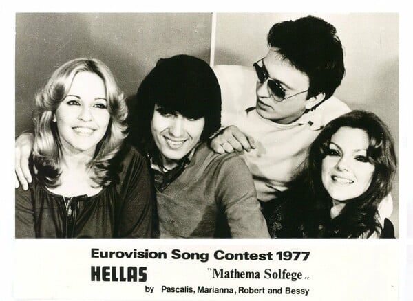 Μπέσσυ Αργυράκη, τραγουδίστρια