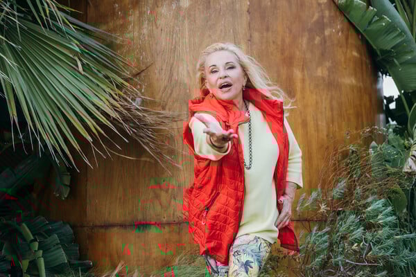 Μπέσσυ Αργυράκη, τραγουδίστρια